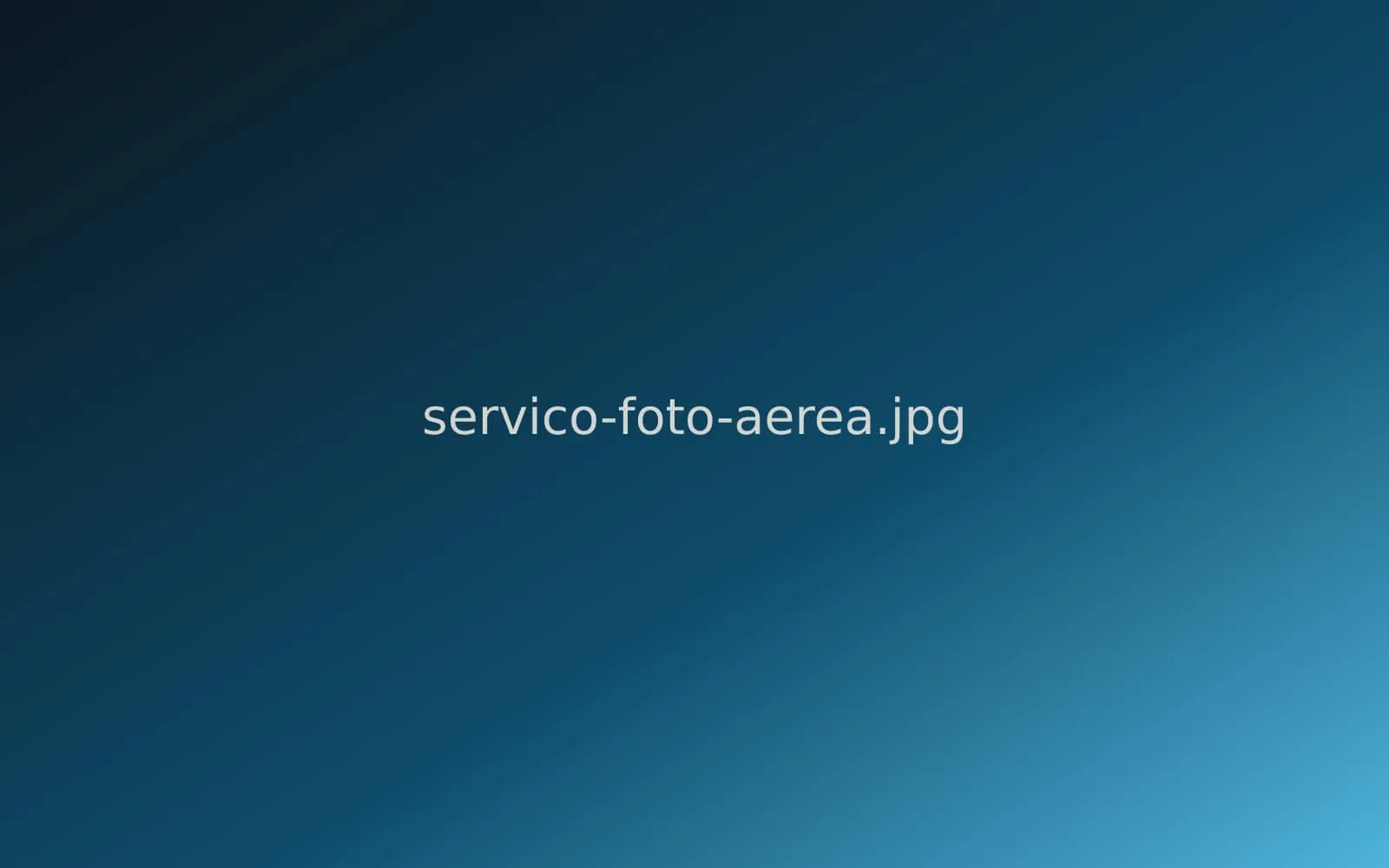 Foto aérea de imóvel residencial com o bairro ao redor